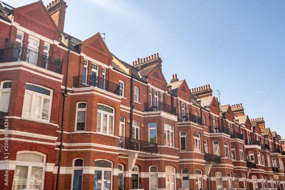Fototapeta premium LONDON - upmarket Victorian terraced houses on residential street