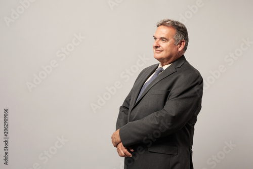 Canvastavla Confident businessman in formal attire.