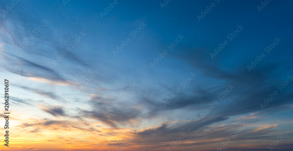 Fototapeta premium Sunset sky with beautiful clouds. Nature sky background.