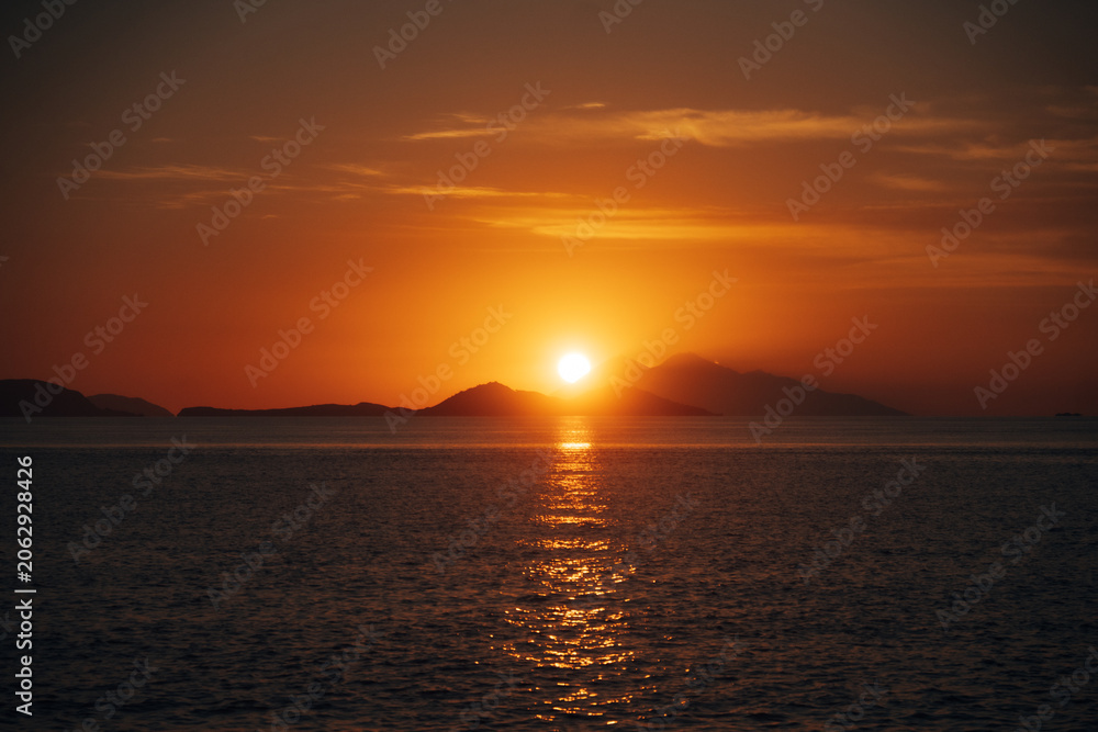 Obraz premium sunset over the sea