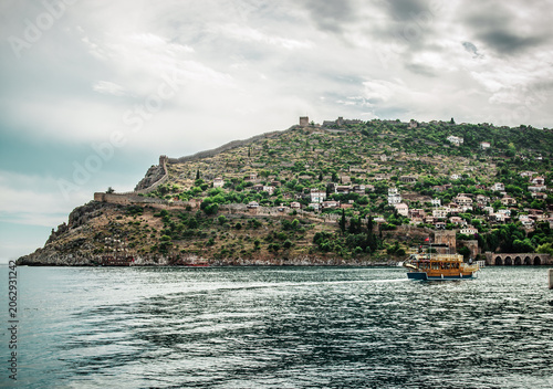 Bild auf Leinwand Beautiful landscape with sea, ship and Alanya Castle. Turkey