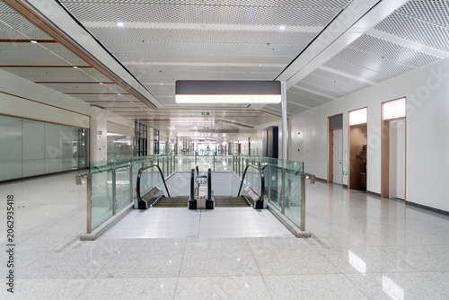 Εκτύπωση καμβά Modern Indoor Public Space with Escalator and Corridor