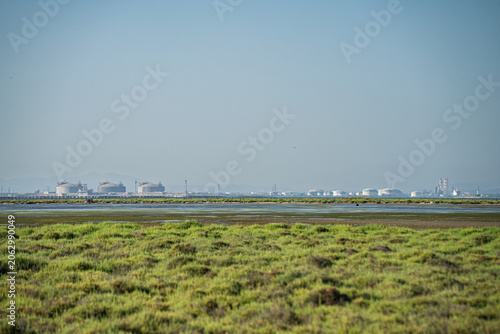 Zone industrielle de Fos sur mer, depuis la Camargue