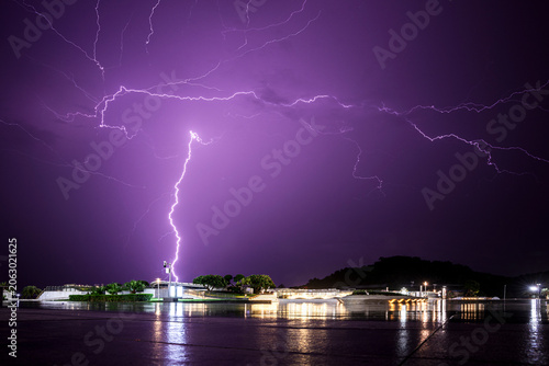 Lightning and thunder at Sun and Moon Shell Plaza in Zhuhai, Guangdong