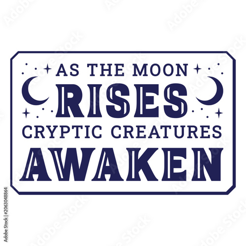 Fotografie As the moon rises cryptic creatures awaken
