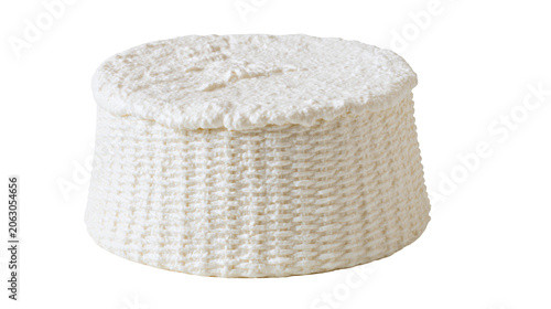Foto Fresh ricotta cheese wheel with woven texture