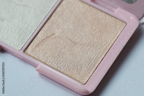 Foto A close-up view of multiple layers in a compact electronic device