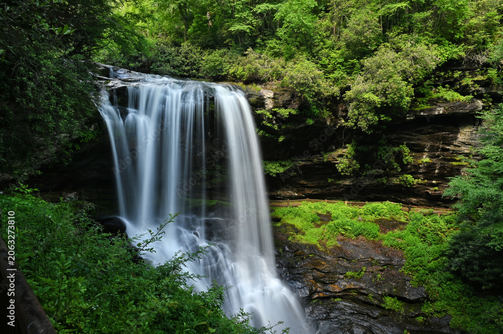 Obraz premium Dry Falls, Highlands NC - mountain cascading waterfall
