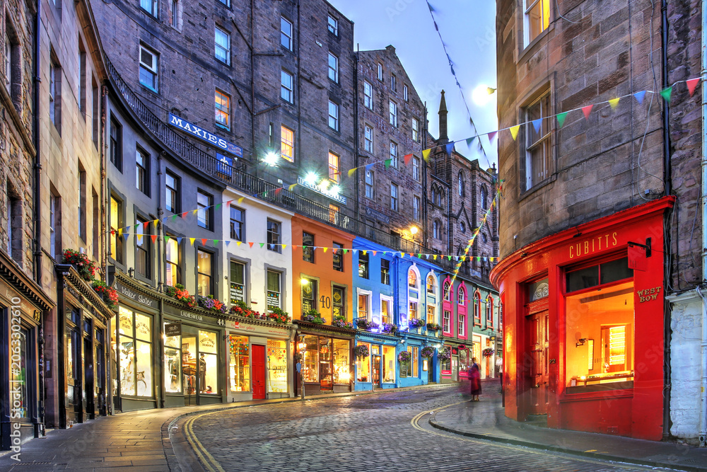 Naklejka premium Victoria Street in Edinburgh, Scotland, United Kingdom