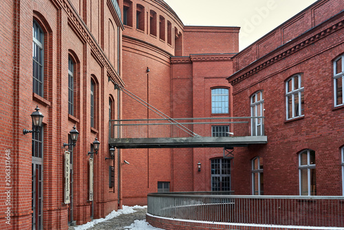 Slika na platnu Restored old brewery and metal footbridge in Poznan