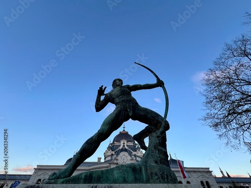 Obraz na płótnie Archer statue aiming with bow and arrow in budapest, hungary