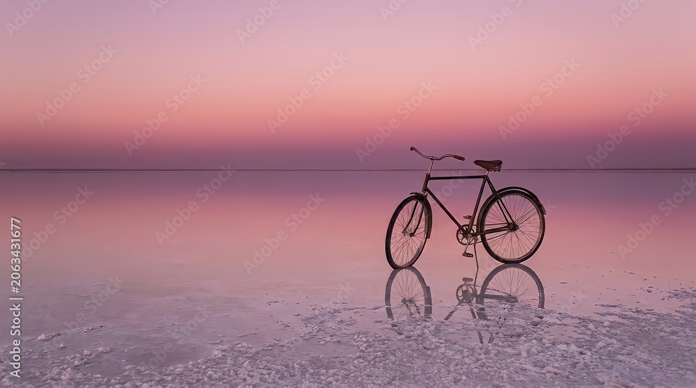 Fototapeta premium Vintage Bicycle Reflected On Mirrored Salt Flat