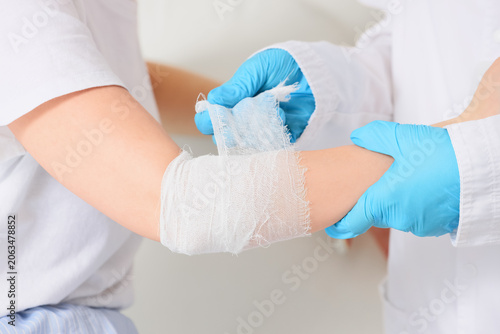 Medical professional applyi...