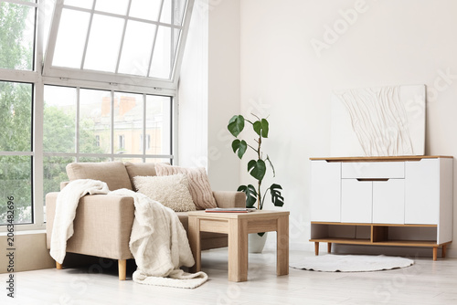 Modern minimalist living ro...