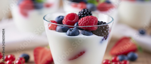 A refreshing dessert made with creamy yogurt and fresh berries, perfect for a healthy breakfast or snack