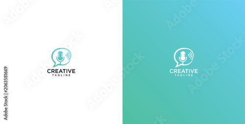 Schilderij op canvas Modern Podcast Logo Design Featuring a Creative Speech Bubble and Microphone Ico