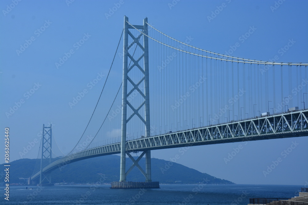 Fototapeta premium 兵庫県 明石市の明石海峡大橋