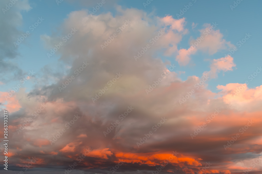 Fototapeta premium Winter Sunset Sky with Tinges of Pink
