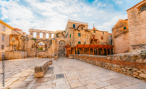 Εκτύπωση καμβά Ancient narrow passages and stone alleys within the walls of Diocletian's Palace, a UNESCO World Heritage site in Split, Croatia