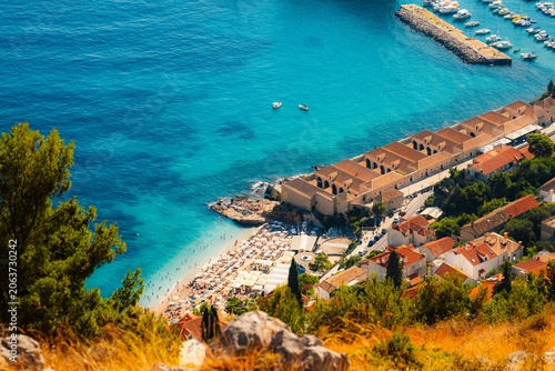 Foto Dubrovnik old town and Lokrum island from Mount Srd observation point, Dalmatia, Croatia