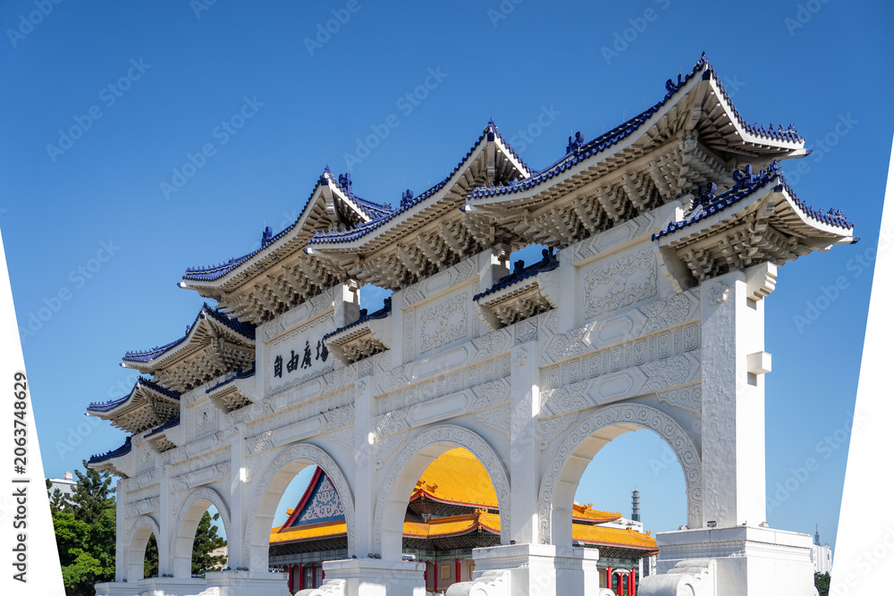 Fototapeta premium Low angle view of the ornate Liberty Square Arch in Taipei