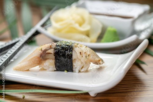 Foto Cured mackerel nigiri sushi with nori seaweed band