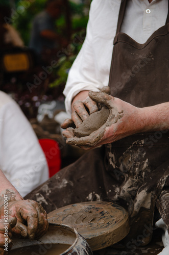 Bild auf Leinwand hands of a potter