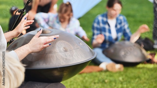 Canvas Print Playing hang drum at India Day cultural festival in Moscow park