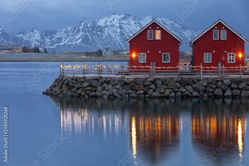 Fényképezés Typical red rorbuer cabins in Lofoten, Norway