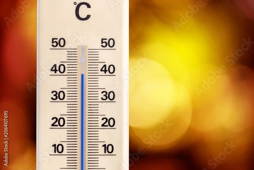 Fotografie Climat et météorologie, hausse des températures et vague de chaleur - thermomètr