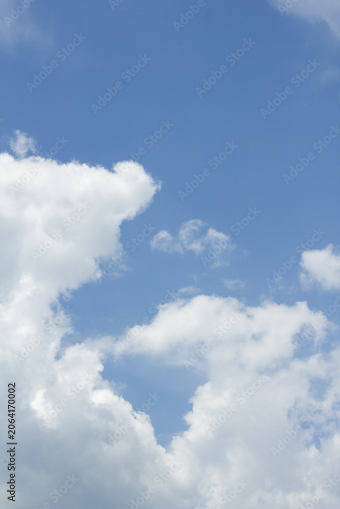 Obraz premium It is a blue sky with fluffy clouds.
