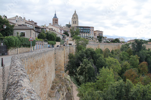 Schilderij op canvas medieval ramparts and houses in segovia in spain