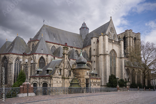 Foto Ghent (Gante) is a port city located in northwest Belgium, at the confluence of the Lys and Scheldt rivers