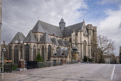 Tableau sur toile Ghent (Gante) is a port city located in northwest Belgium, at the confluence of the Lys and Scheldt rivers