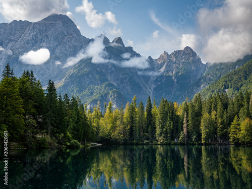 Fotografía mountain lake in the mountains