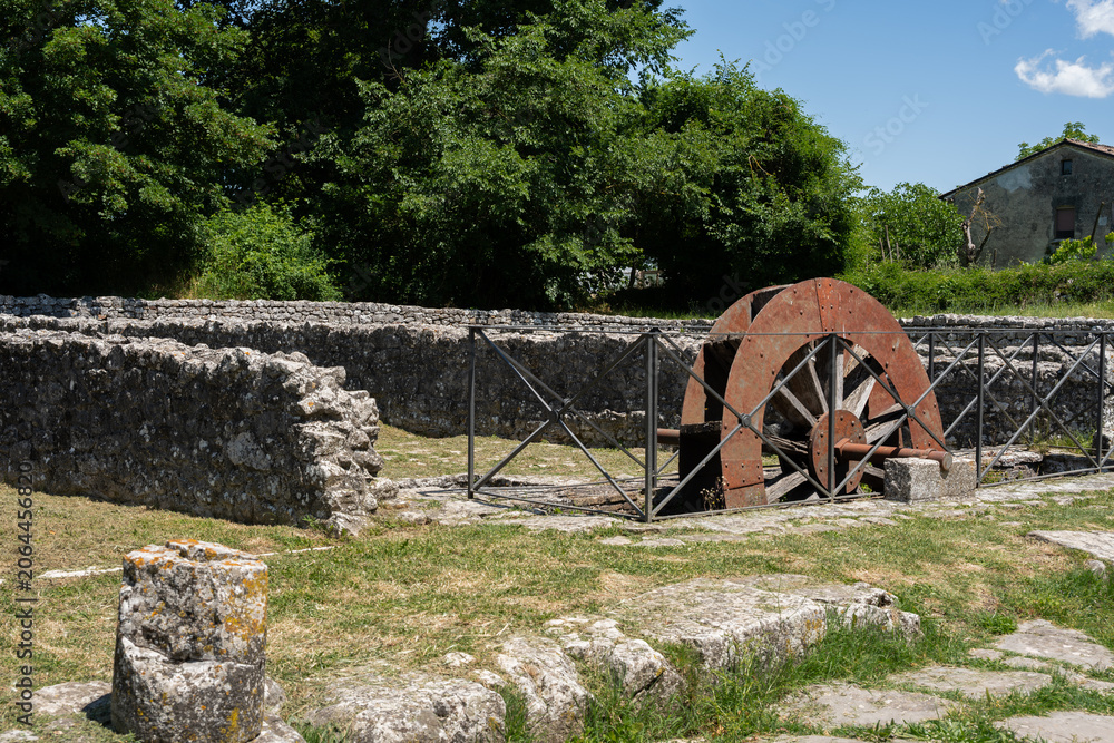 Obraz premium Molise. Sepino Archaeological Park - Altilia-Saepinum Archaeological Area