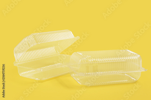 Disposable plastic food con...