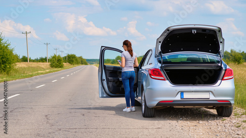 Cuadro en lienzo Broken Down Car on the Roadside with Woman Waiting for Assistance