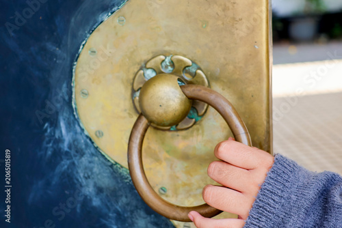 Obraz na plátně Hand grips a weathered brass ring