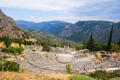 Obraz na plátně Ancient Delphi theatre ruins with Mount Parnassus views