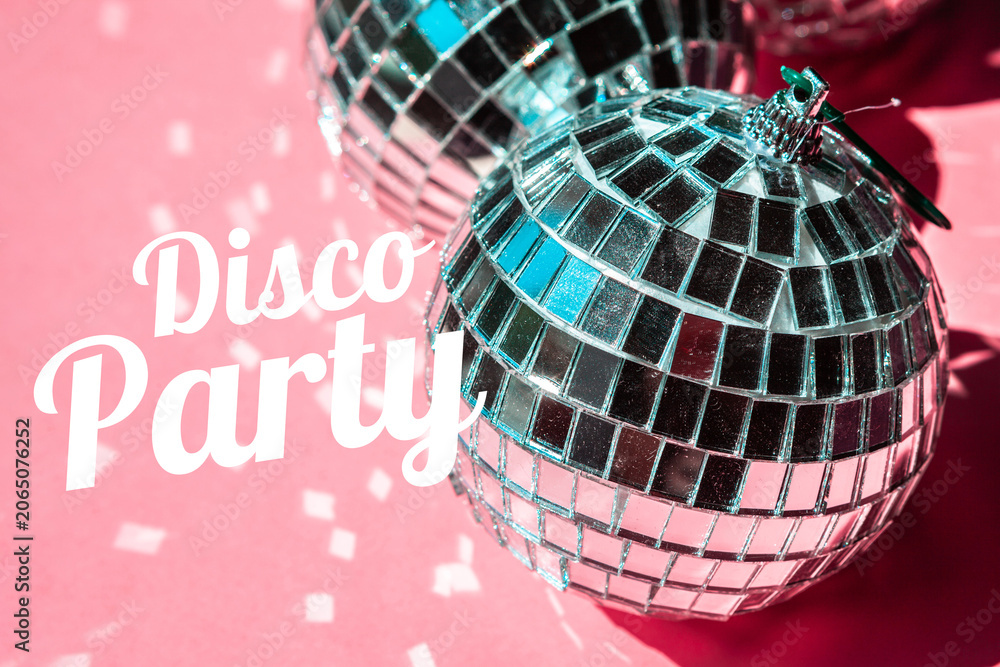 Obraz premium Celebration for a happy birthday with disco theme and shiny decorations