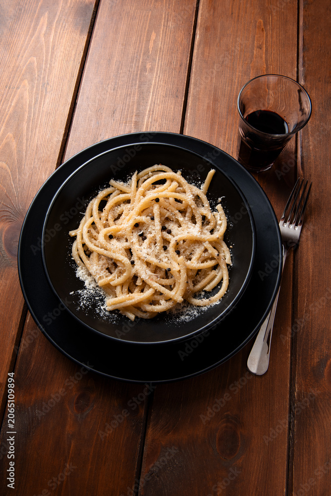 Naklejka premium Pici senesi con cacio e pepe, Pasta Italiana 