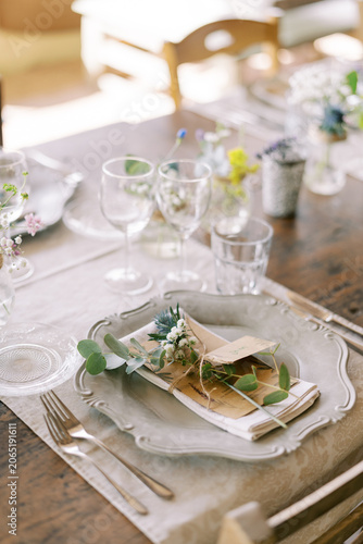 фотографія Elegant rustic wedding dinner table setting with flowers