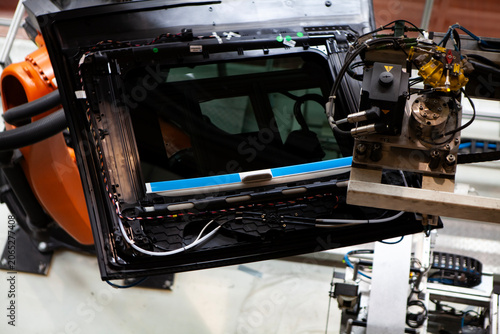 Car manufacturing plant sunroof adhesive application technology