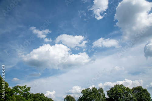 梅雨時の晴れ間、気持ちのいい空