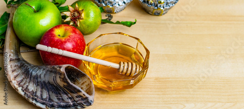 Rosh hashanah symbols with shofar, apples, honey, pomegranate