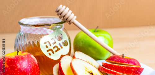 Rosh hashanah apples and honey for jewish holiday tradition