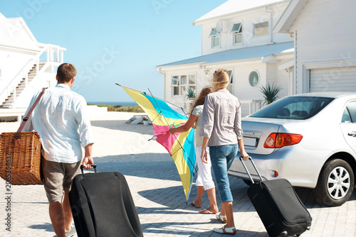 Foto Back, travel and family at beach house with luggage, road trip and adventure at holiday retreat