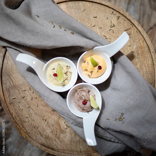 Quadro su tela hummus trilogy