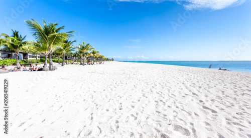Bild auf Leinwand Immense plage de sable blanc du Morne, île Maurice